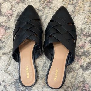 Women’s flats size 9